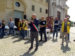 Bra / Il Lions consegna il tricolore agli studenti della quinta primaria 4