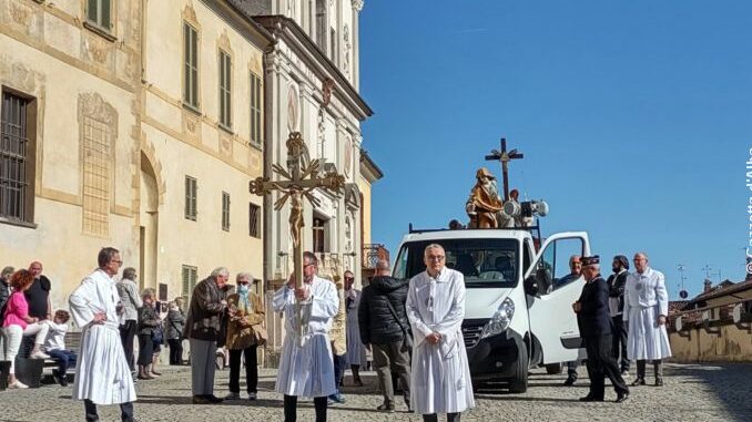 Pasqua / Domani a Bra torna la processione del Cristi Risorto