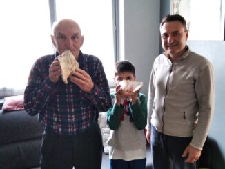 Tre tritoni suonano conchiglie nel Roero: la storia di Renzo, Roberto e Stefano 1