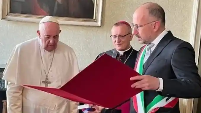 papa francesco rasero Papa Francesco con Maurizio Rasero sindaco di Asti