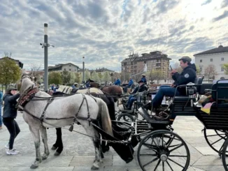 Il paradriving arriva a Bra. Carrozze e cavalli attesi alle 17.30 in piazza Giolitti 1