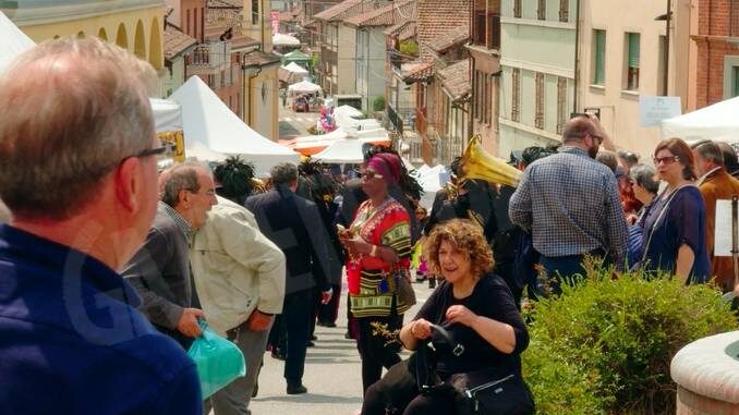 Domenica di festa a Priocca con la Fiera del vino nuovo