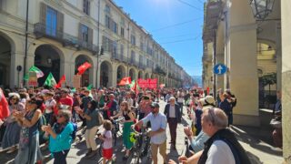 1° maggio a Torino: in 20mila in corteo in centro (FOTO) 5