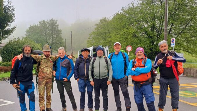70 chilometri a piedi per andare all’adunata degli Alpini a Biella. Il gruppo di Brinzio pronto all’impresa