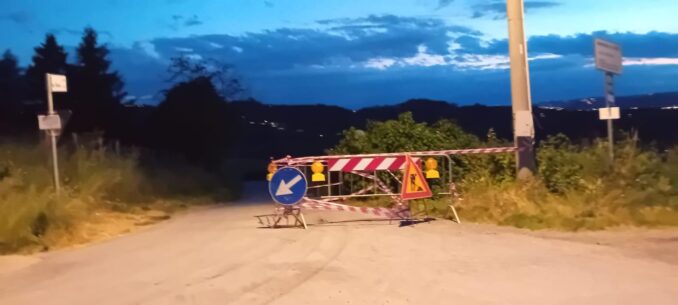 L'asfalto cede a Madonna di Comop: