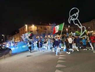 I tifosi del Napoli fanno festa per lo scudetto anche ad Alba