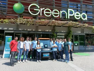 Ragazzi del Cfp, formatori e referente di Alba Mobility a Green pea