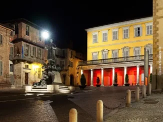 Sclerosi multipla / Palazzi illuminati di rosso per la Giornata mondiale