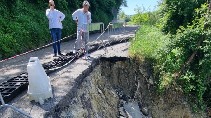A Canelli strada Cavolpi è chiusa, ma sono partiti i lavori di ripristino