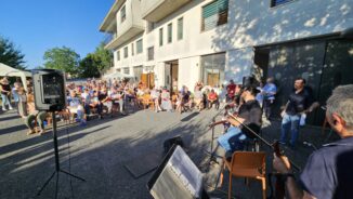 Alberto Bertoli canta e celebra il papà Pierangelo 1