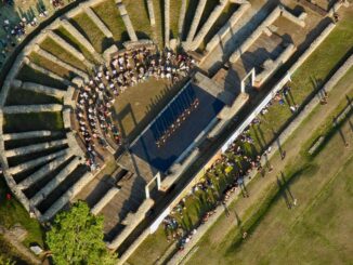 Le Ferie di Augusto: teatro e storia sotto le stelle