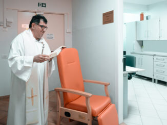 Nuova infermeria e poltrone per il relax alla casa di riposo di La Morra