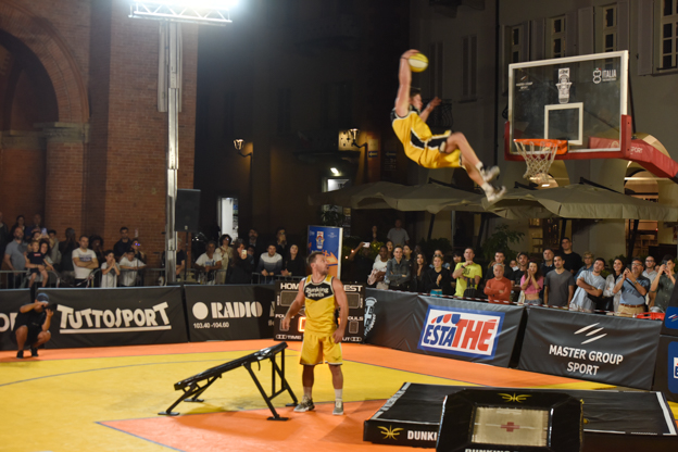 Estathé 3x3 Italia Street basket: incontri e acrobazie fino a tarda notte 17