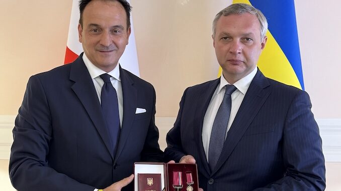 Il presidente Cirio insignito dell'Onore al merito dal premier Zelensky per il suo impegno in favore del popolo ucraino