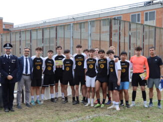 Il torneo di calcio che Valelapena giocato tra internati, agenti e studenti 8