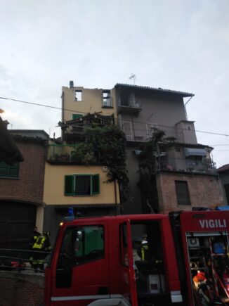 Govone / Incendio in una casa ai piedi del castello, trovata morta una donna di 82 anni