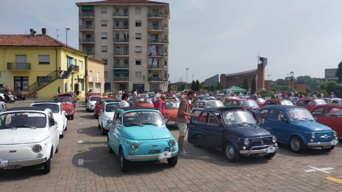 L'invasione di Fiat 500 a Neive per il Memorial Dante Giacosa 1