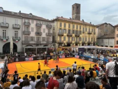 Ad Alba piazza gremita e città in festa per lo streetbasket 3 contro 3