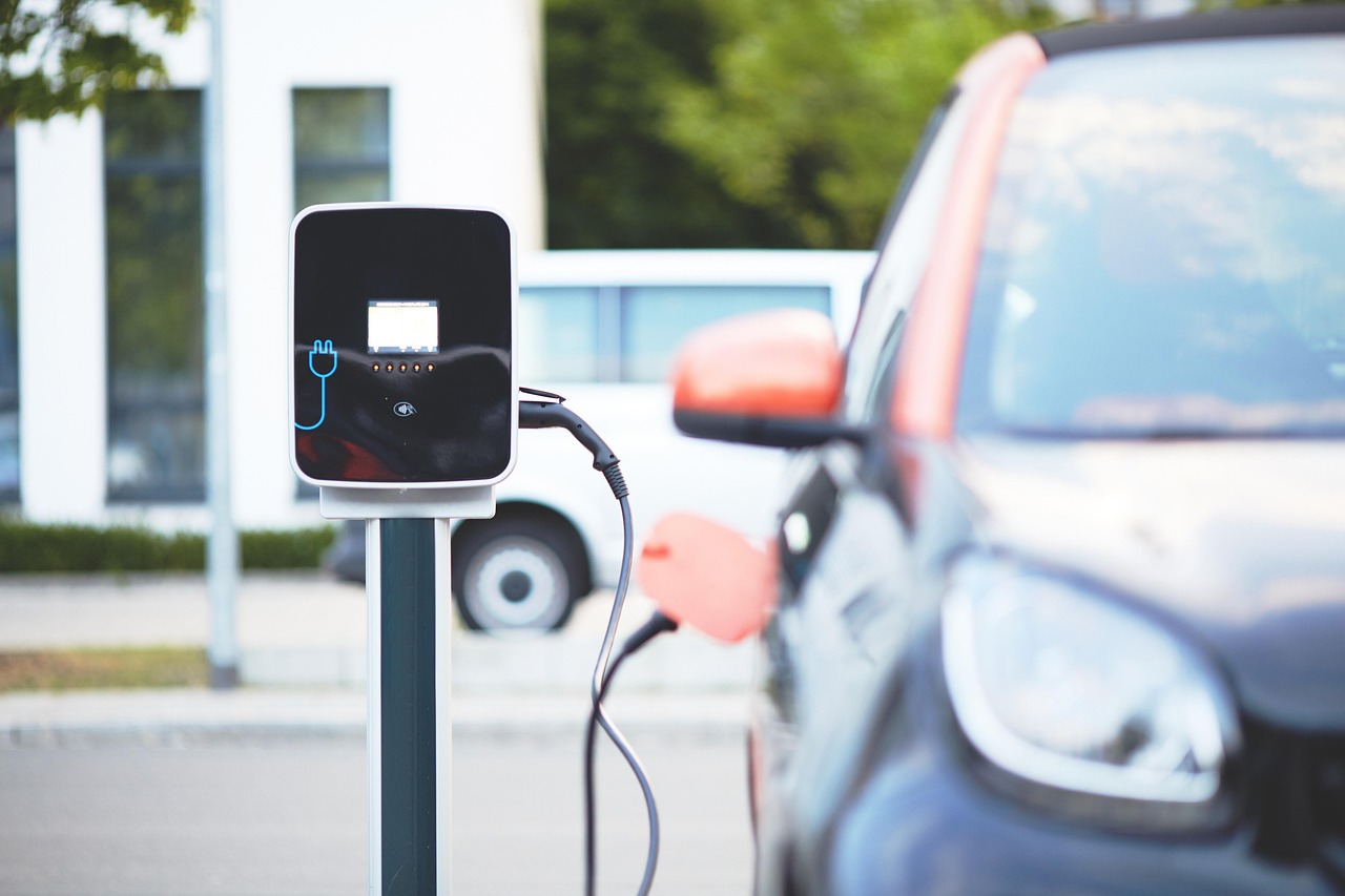 In Italia l'elettrico riparte, ma l'Europa corre più veloce