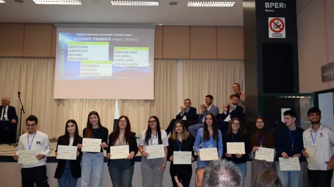 Meritiamo il futuro / L'istituto Guala di Bra assegna le borse di studio