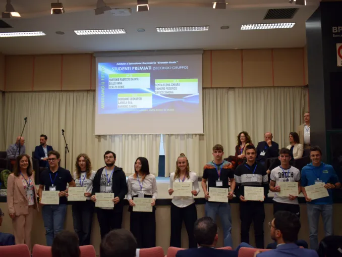 Meritiamo il futuro / L'istituto Guala di Bra assegna le borse di studio 1