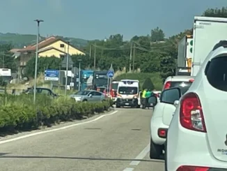Incidente stradale a Canale, scontro tra due autovetture
