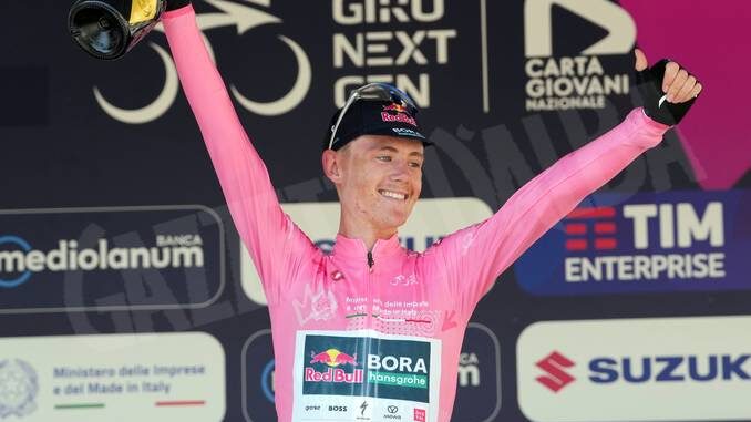 tuckwell Giro Next gen, un australiano in maglia rosa. Domani l'arrivo ad Acqui