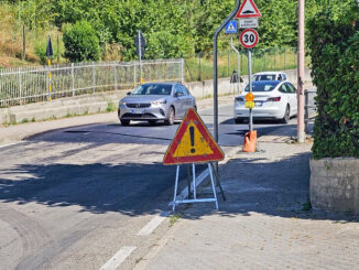 Il dosso di strada Cauda ha un nuovo volto, ma in via Crispi si contano le buche