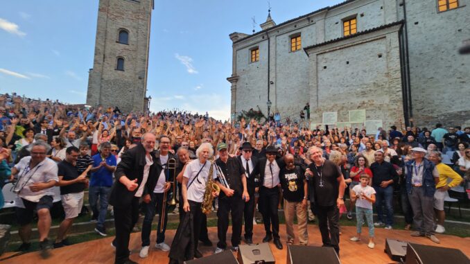 The Original Blues Brothers Band in concerto: mito, virtuosismo e blues dal vivo 27