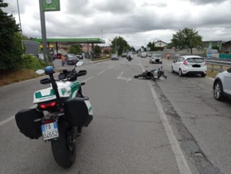 Motociclista in ospedale dopo lo scontro con una Fiat Panda a Bra