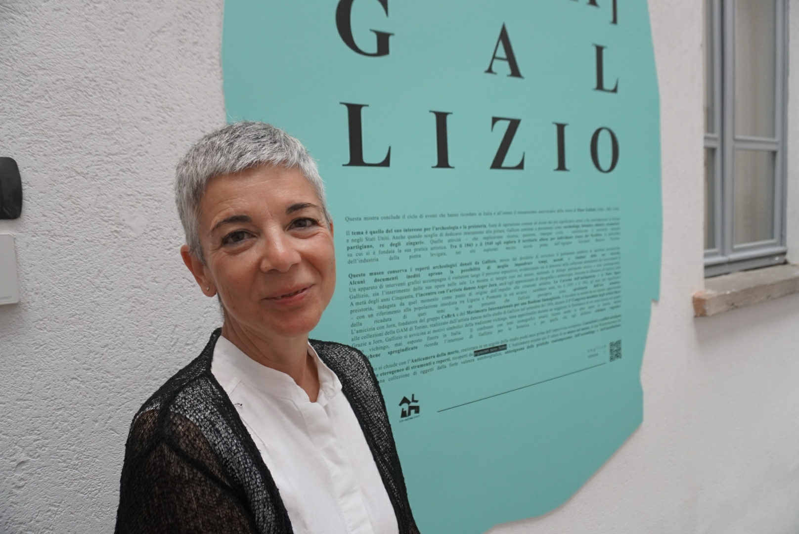Sostituiti i pannelli della mostra di Pinot Gallizio: proseguono le passeggiate per scoprire l'artista