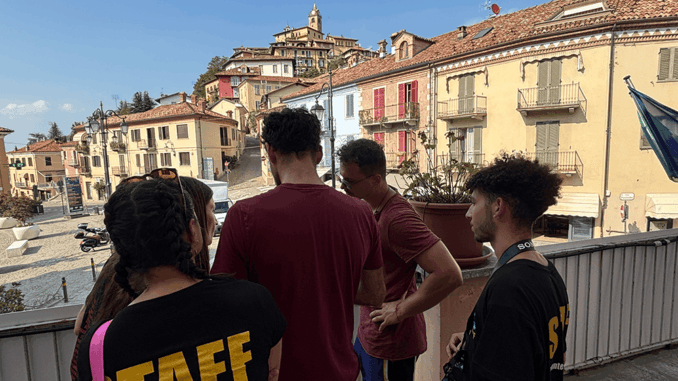 Il festival più bugiardo d’Europa torna nelle Langhe: arriva il Piemonte Documenteur Film Fest 2025