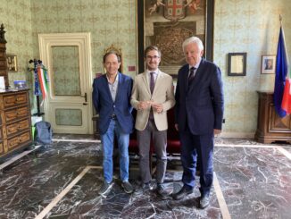 Alba omaggia Giulio Parusso: il sindaco Gatto socio onorario dell’associazione culturale a lui dedicata