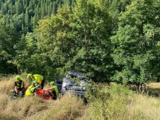 Auto precipita per cento metri a Prazzo: due donne soccorse dall’elisoccorso