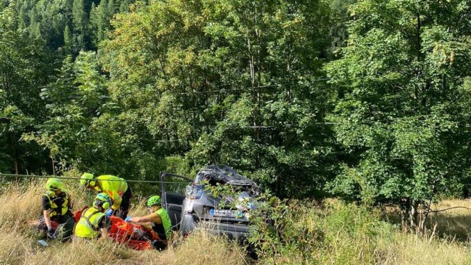 Auto precipita per cento metri a Prazzo: due donne soccorse dall’elisoccorso