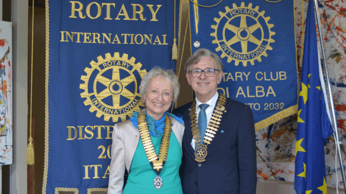 Il Rotary Club Alba ospita il governatore Luigi Gentile e accoglie due nuove socie