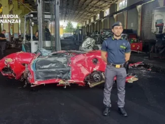 La Finanza di Asti confisca e distrugge una falsa Ferrari F430 1