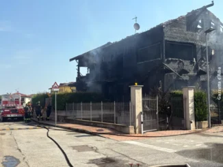 casa distrutta dal fuoco a Cherasco