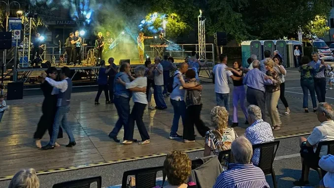 A Santo Stefano Belbo la notte di sabato 26 luglio diventa gialla 1