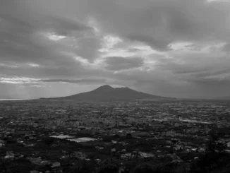 Napoli e il Vesuvio di Gianfranco Rosi in concorso a Venezia