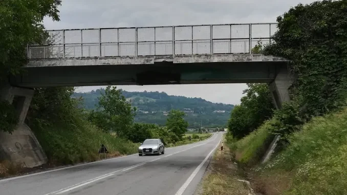 Lavori al sovrappasso di Isorella, un tratto di fondovalle Tanaro è chiuso