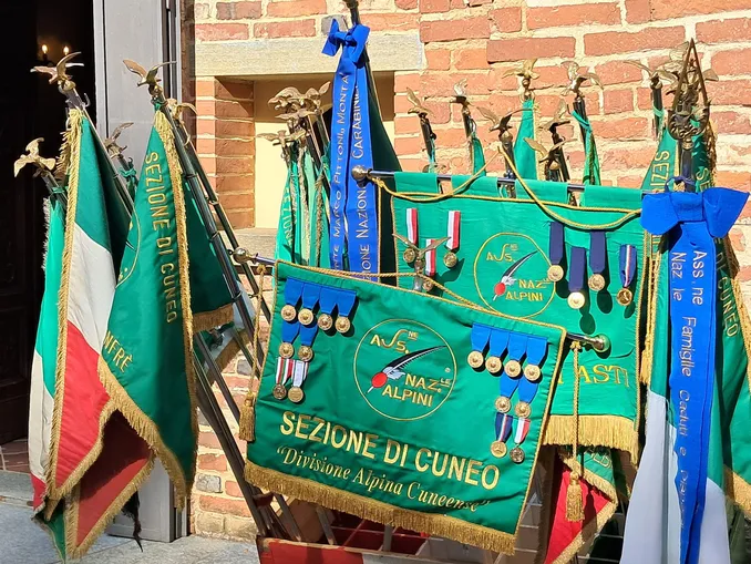 Montà ricorda gli Alpini caduti in Russia con una cerimonia alla Croce luminosa