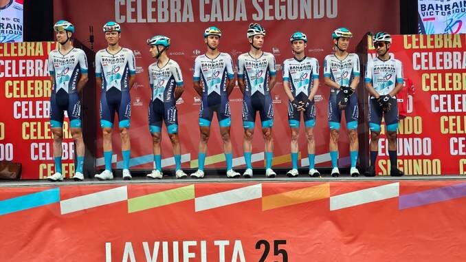 bahrain vuelta 2025 Cambio al vertice della Vuelta: crolla Ayuso, Sobrero in gara, ma attardato