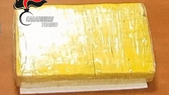 Carmagnola / Spacciavano cocaina con una bambina in auto, arrestati in nove
