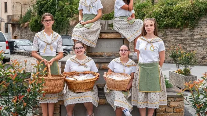 fiera_cortemilia1 A Cortemilia inizia oggi la fiera della nocciola più buona del mondo