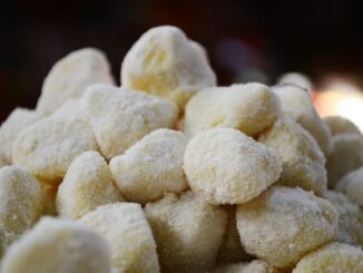 Bricco festeggia San Grato con musica, gnocchi e folklore