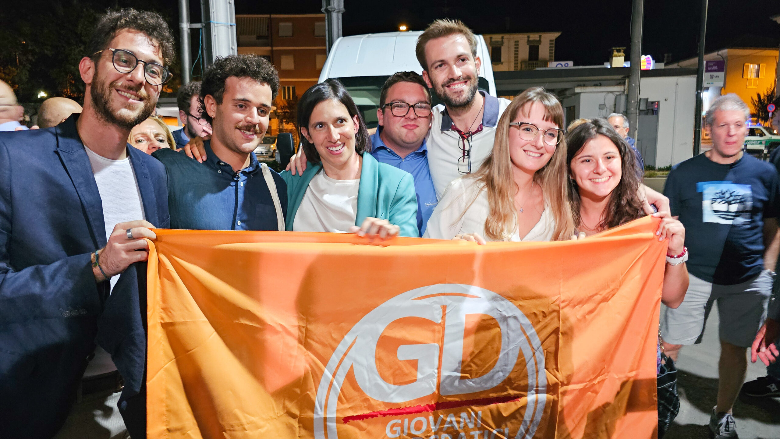 Elly Schlein riempie piazza Giolitti a Bra: pace, lavoro, sanità e diritti i temi centrali (FOTO E VIDEO) 1