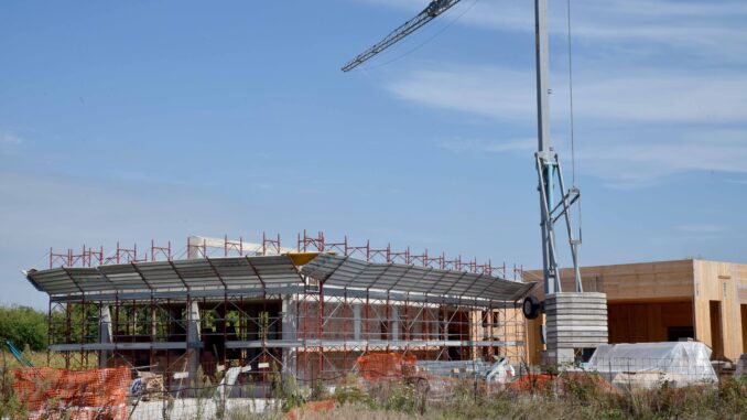 L'opposizione rilancia sull'asilo nido: «Accantoniamo preventivamente risorse per garantire l'opera»