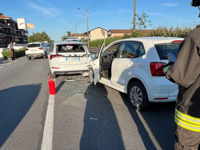 Scontro tra due auto sulla statale a Cinzano 1