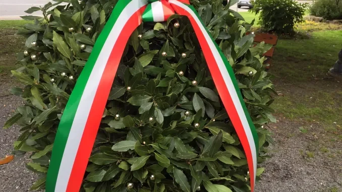 Corona_alloro_Alba_GDivino_1 Alba ricorda Luigi Rinaldi, l’eccidio nella caserma Govone e i soldati deportati nei lager